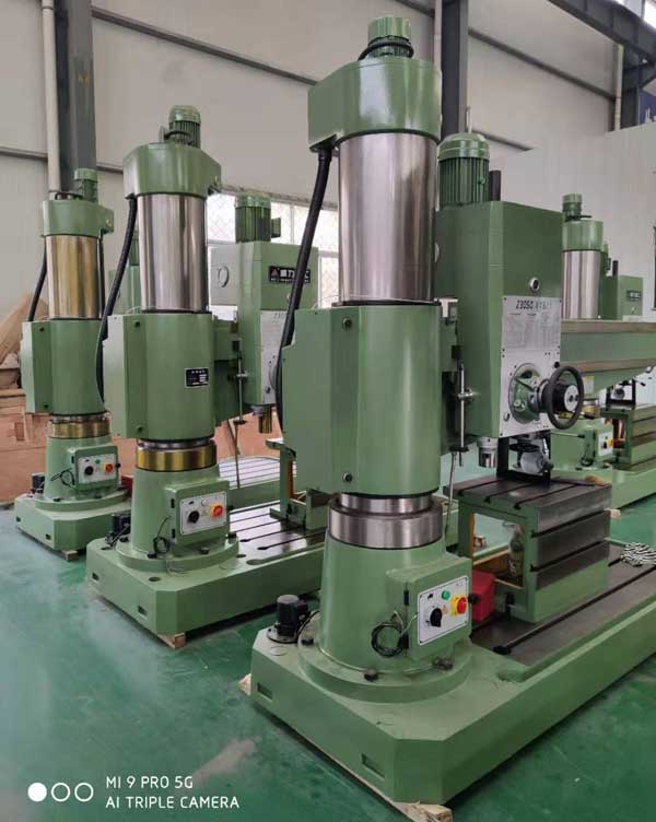 Z3050X16液壓搖臂鉆床車間現(xiàn)貨圖