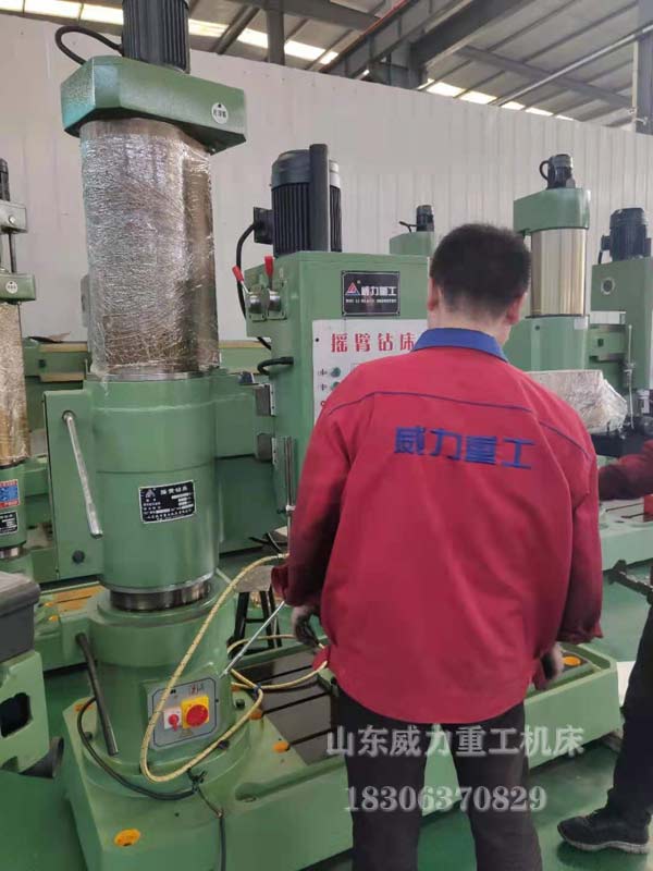 搖臂鉆床車(chē)間現(xiàn)貨圖片