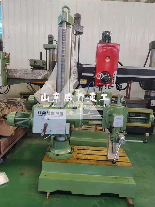 新款萬向搖臂鉆床車間實(shí)物圖